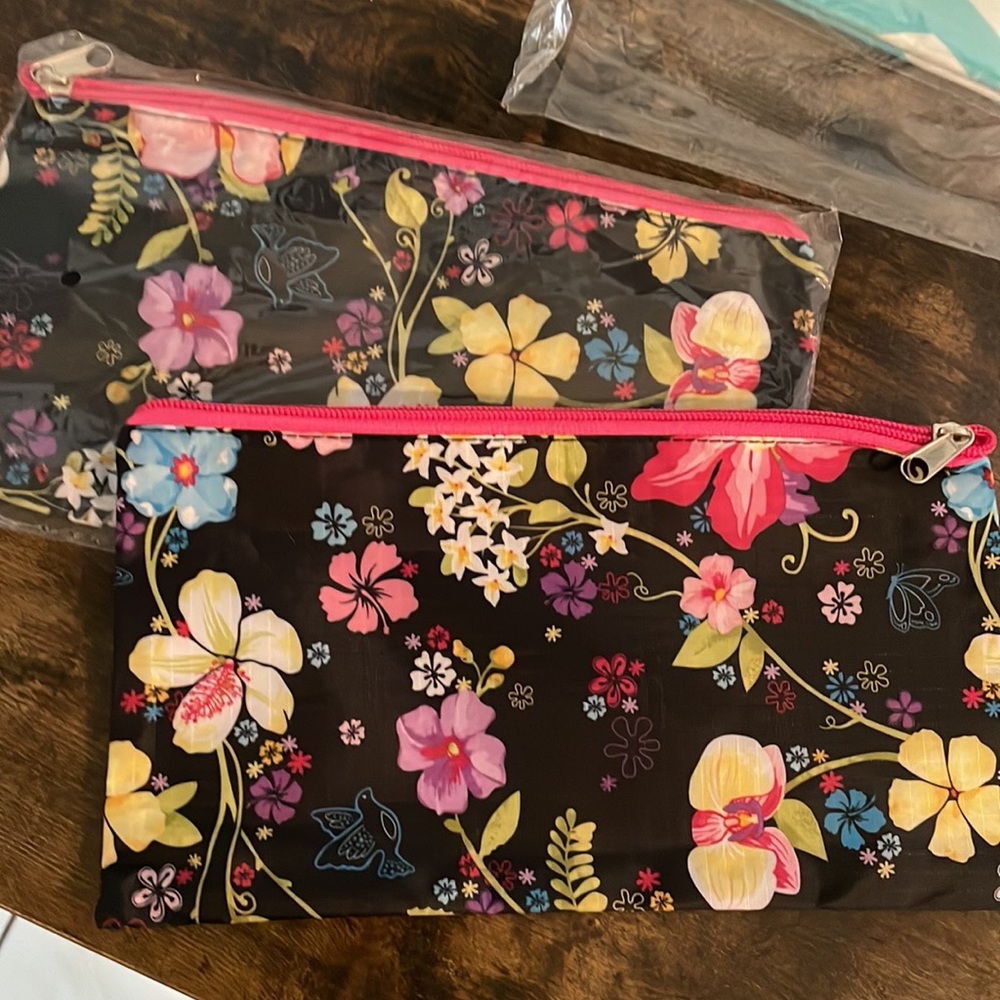 * NEW *‎ Floral Cosmetic Case *